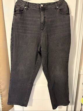 Sonoma Women's High Rise Curvy Straight-Leg Jeans in Charcoal Black